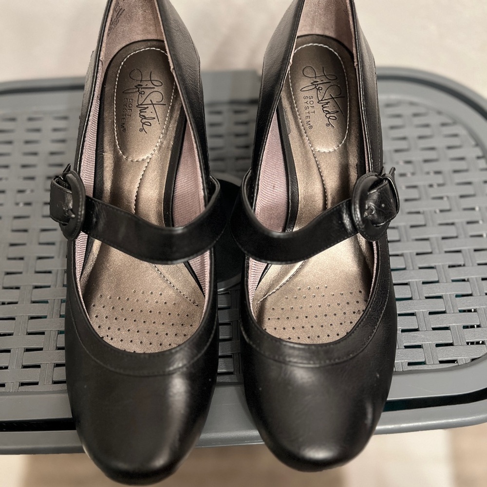Life Stride Rozz Women's Black Strap Heels 9.5M